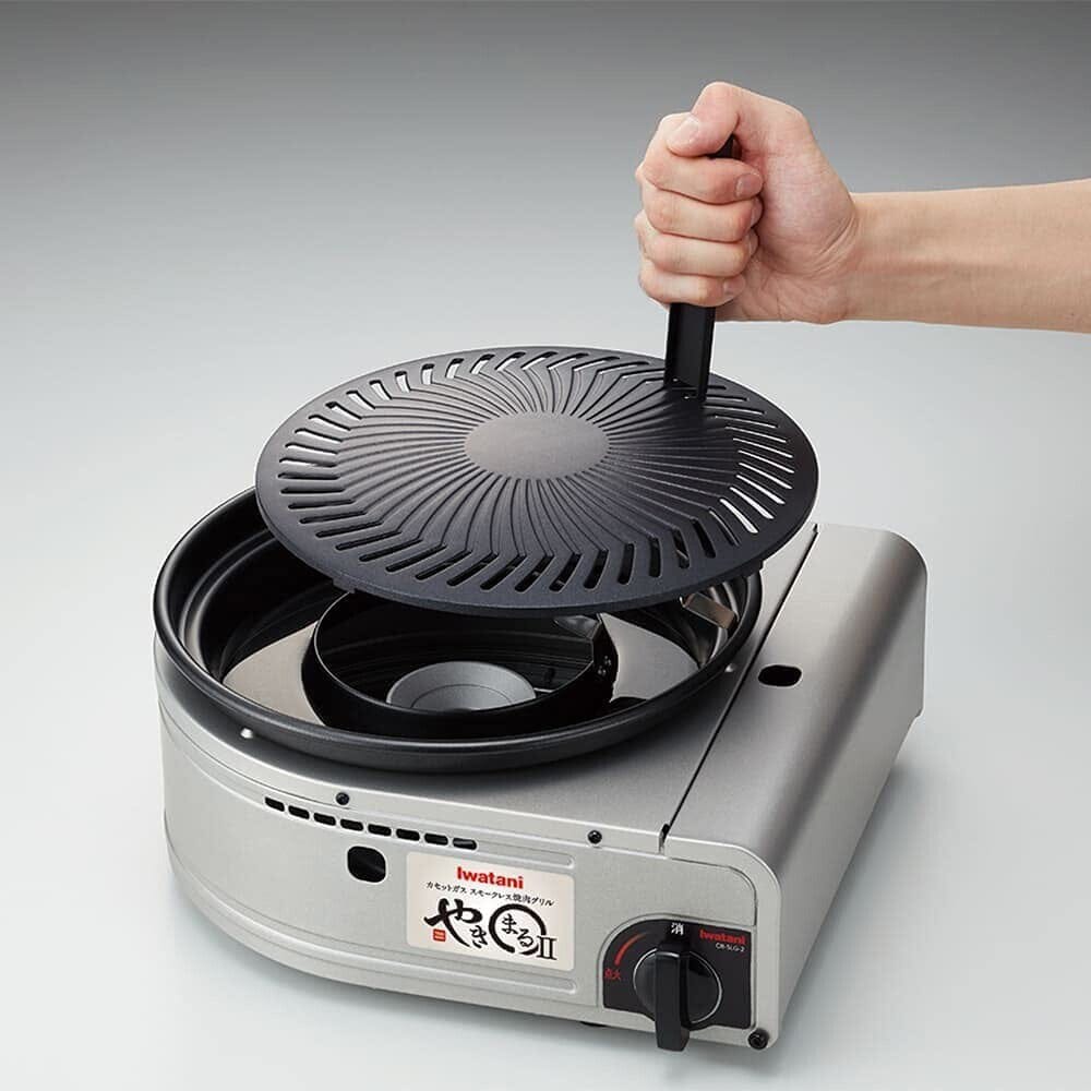 Fluorine-coated non-stick grill plate for hassle-free cleaning.