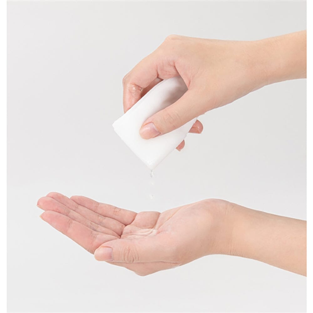 Silk-Like 3-Layer Sheet – Thick, soft sheet delivers serum evenly and adheres comfortably to skin.